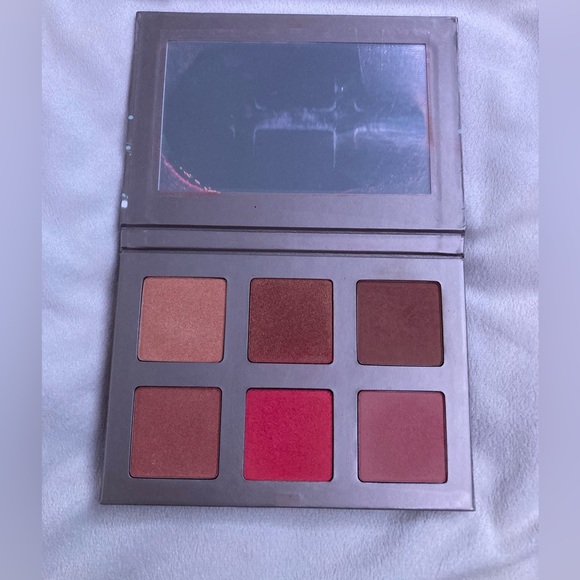Iconic London Blazer Chaser Face Palette - Picture 2 of 3